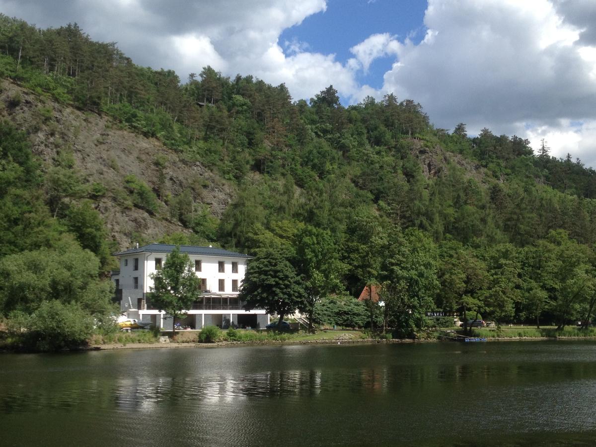 Hotel Mandat Hradišťko Exteriör bild